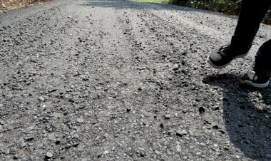 Kades Rantau Ikil Kritik Hasil Pengaspalan Jalan Menuju Kantor Desa yang Asal Jadi