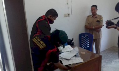 Pasca Penahanan Kades, Kejari Muarojambi Geledah Kantor Desa Kasang Lopak Alai