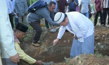 Bupati H Al Haris Letakan Batu Pertama Masjid Darul Hijrah
