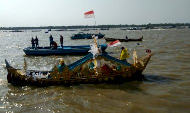 Keseruan Balap Pompong Tungkal, Warga Rela Nonton Berjubel