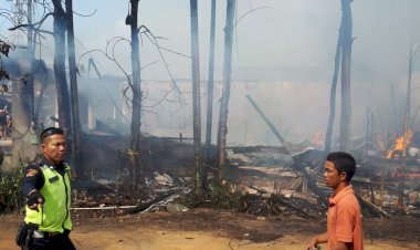 BREAKING NEWS!! Kebakaran Ludeskan 9 Rumah di Tebing Tinggi