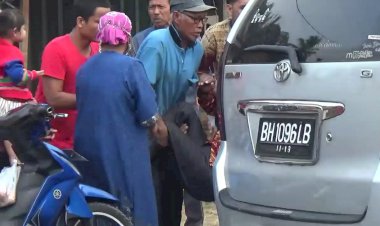 Brak!! Mau Kondangan Pria Ini Ditabrak Truk Syarat Muatan