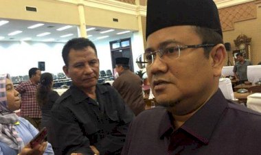 Apotek Tak Dilarang Pakai Kantong Plastik, Maulana: Nanti Kantong Bekas Terasi Dijadikan Wadah Obat?