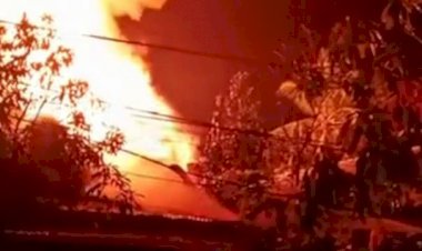 BREAKING NEWS!! Kobaran Api Hebohkan Warga Tungkal Malam Ini