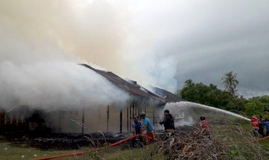 Api Bakar Satu Unit Asrama Mahasiswa di Aceh Barat