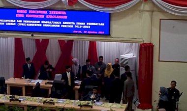 Heboh!! Ketua DPRD Sarolangun Score Sidang Paripurna Pelantikan
