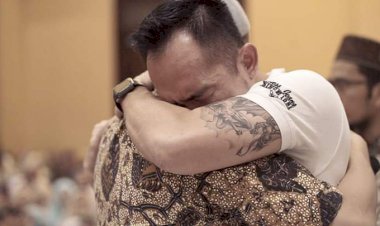 Tangis Haru Kakak Paling Dibenci Ustadz Felix Siauw Akhirnya Jadi Mualaf