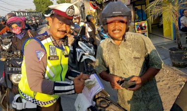 Viral! Ayah Kaget Terjaring Razia dan Diperiksa Anaknya Sendiri