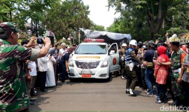 Jenazah Bj Habibie Diberangkatkan ke TMP