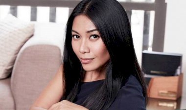 Anggun C Sasmi Sedih Lihat Makam BJ Habibie Jadi Objek Selfie