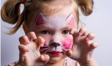 Bahaya Biarkan Anak Pakai Make Up Terlalu Dini