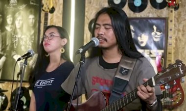 Mawang Si Penyayang Orangtua yang Viral Lagunya Absurd