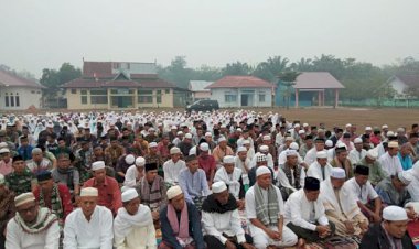 Kabut Asap Tebal, Ratusan Warga Tanjung Agung Gelar Sholat Istisqa