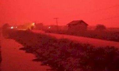 Kumpeh Diselimuti Langit Merah, Ini Penyebabnya...