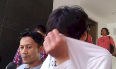 Sambil Menangis, Ananda Badudu Dibebaskan Polisi