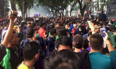 Demo Mahasiswa dan Pelajar di Medan Ricuh