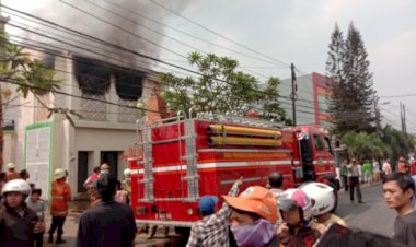 Rumah Opick Tombo Ati Terbakar, 6 Unit Damkar Dikerahkan