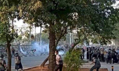 Kerusuhan Pecah di Palmerah, Polisi Tembakkan Gas Air Mata