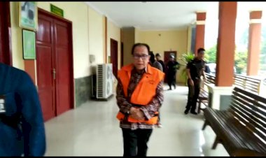 Tiba di Pengadilan Tipikor, Asiang Semprot Wartawan: Apa-apaan Ini Foto!