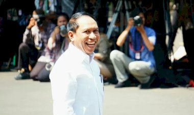 Zainudin Amali Terus Tersenyum Lebar saat Masuk ke Istana