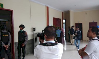 Hakim Cuti, Sidang Asiang Ditunda 31 Oktober