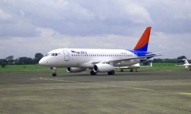 Pesawat Superjet Sukhoi Mendarat Darurat