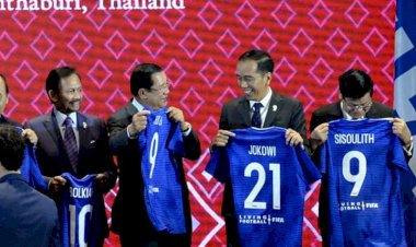 Jadi Tuan Rumah Piala Dunia U20, Jokowi Diganjar Jersey 21