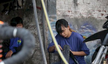 Sudah Cerdas, Tukang Tambal Ban Cantik Ini Pilih Lamar Kerja di Kapal Pesiar