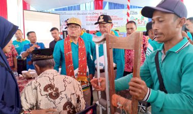 Dapat Bantuan Kursi Roda, Warga Sarolangun: Terima Kasih Pak Gubernur