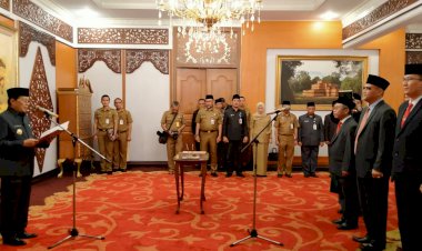 Ada Apa? Terkesan Ragu, Gubernur Fachrori Sempat Menjeda Proses Pelantikan & Masuk ke Ruangan Pribadi