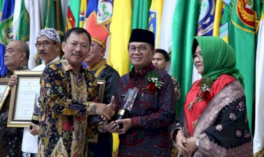 Fachrori Terima Penghargaan Pembina Terbaik Tingkat Provinsi Swasti Saba Kabupaten Kota Sehat Tahun 2019