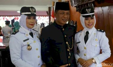 Dahsyat! Dua Istri Wabup Blitar yang Cantik Ini Dilantik Jadi Kades