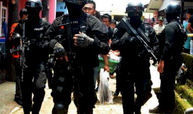 Begini Detik-detik Anggota Densus 88 Ditusuk Terduga Teroris di Tebo