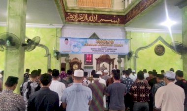 Bersama Ratusan Warga, Wawako Maulana Laksanakan Salat Gerhana Matahari