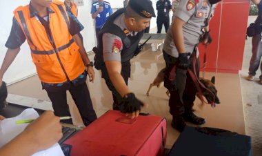 Gunakan Anjing Pelacak Polres Bungo Razia Bandara Muarabungo, Ada Apa?