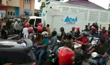 Viral! Rombongan Pengantar Jenazah Pukul Sopir Truk karena Jalannya Dihalangi
