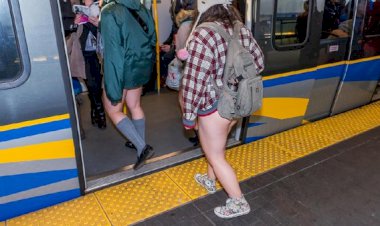 Duh! Acara Paling Nyeleneh di Dunia, Naik Kereta Tak Pakai Celana bakal Digelar