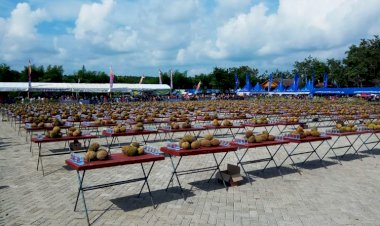 Gubernur Kalsel Ajak Warga Pesta 24 Ribu Buah Durian, Sayangnya Banyak Keijak-injak