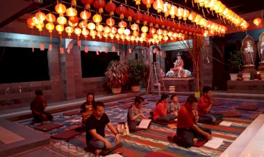 Semarak Lampion dan Warna Merah Tradisi Imlek Warga Tionghoa Jambi