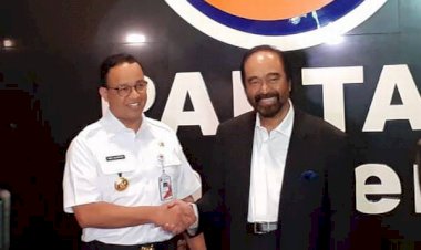 Paloh Puji Trotoar Program Gubernur Anies Baswedan Saat di Pantai Losari