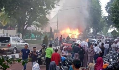 Warung Manisan Terbakar di Sungai Putri Kota Jambi, Siswa SMK N 4 Berhamburan Keluar