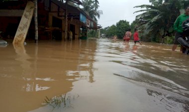 Banjir Bandang Kawasan RT 4 Jujuhan, Puluhan Rumah dan Mushola Terendam