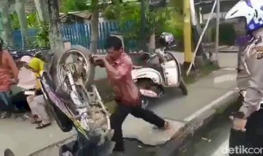 Bak Thanos, Pria Ini Mengamuk & Tak Terima Ditilang Hingga Banting Motor