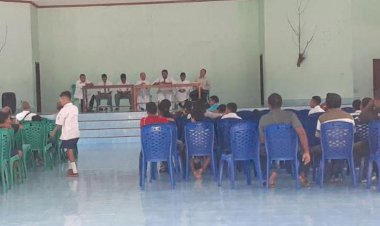 Duh! 77 Siswa di Sikka Dipaksa Makan Kotoran Manusia