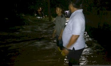 Tanggul Citarum di Bekasi Jebol, Akses Warga Tertutup