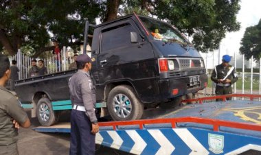 Parkir Sembarangan, Mobil Pedagang Buah di Kota Jambi Ini Diderek Petugas
