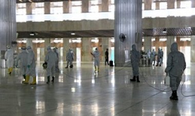 Menag Minta Seluruh Masjid Gulung Karpet, Jemaah Bawa Sajadah dari Rumah