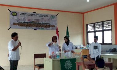Solusi Inspiratif, Siswa SMK Muhammadiyah Kualatungkal Cipatakan Hand Sanitizer Tangkal Corona
