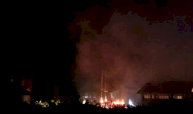 BREAKING NEWS! Panel Gardu PLN Kualatungkal Terbakar