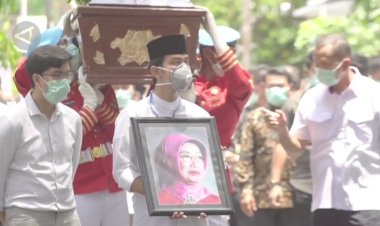 Jenazah Ibunda Jokowi Disholatkan Masjid Baiturrachman